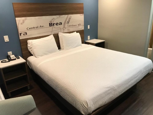 Hyland Motel Brea image 14