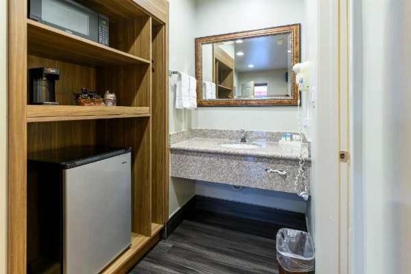 Hyland Motel Brea image 18